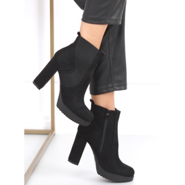 Milo Schwarze High Heels und Plateaustiefel 1