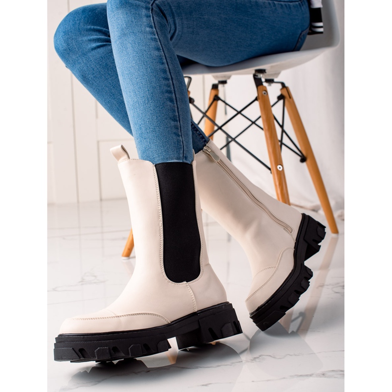 Small Swan Hohe Stiefel auf der Plattform beige 1