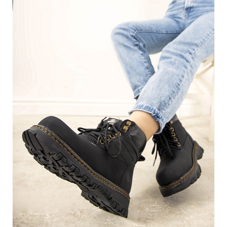 Schwarze, isolierte Damenstiefel von Livia 1