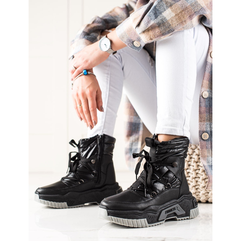 TRENDI Schwarze Schneestiefel zum Schnüren 2