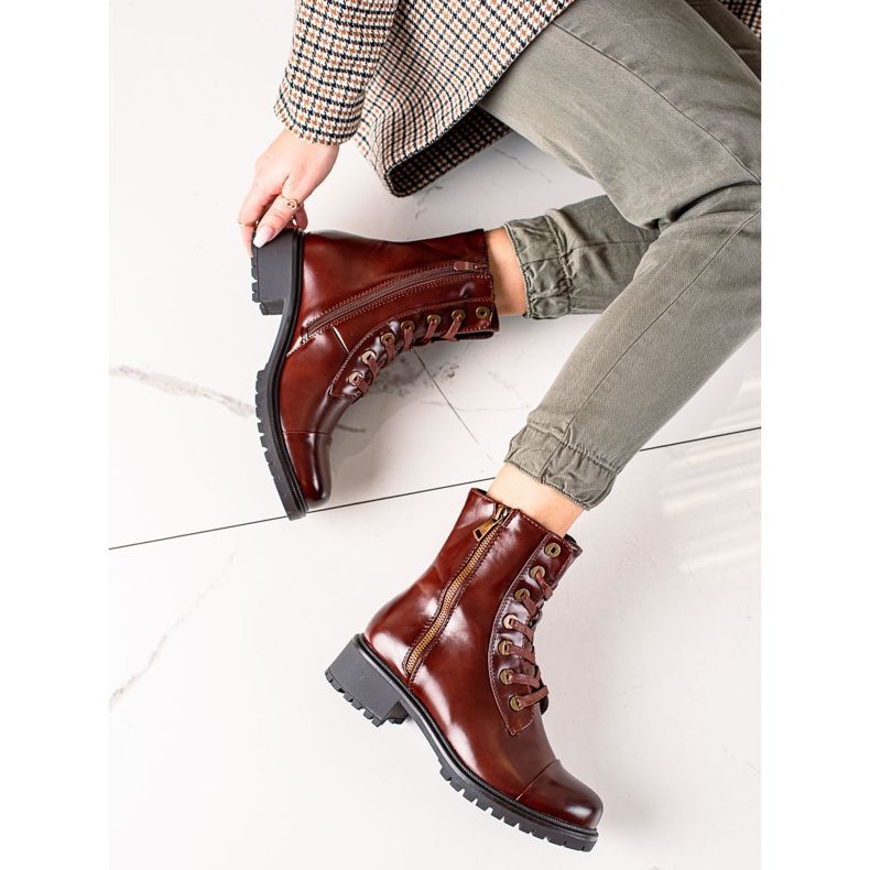 Super Mode Braune Stiefel mit dekorativem Reißverschluss 1