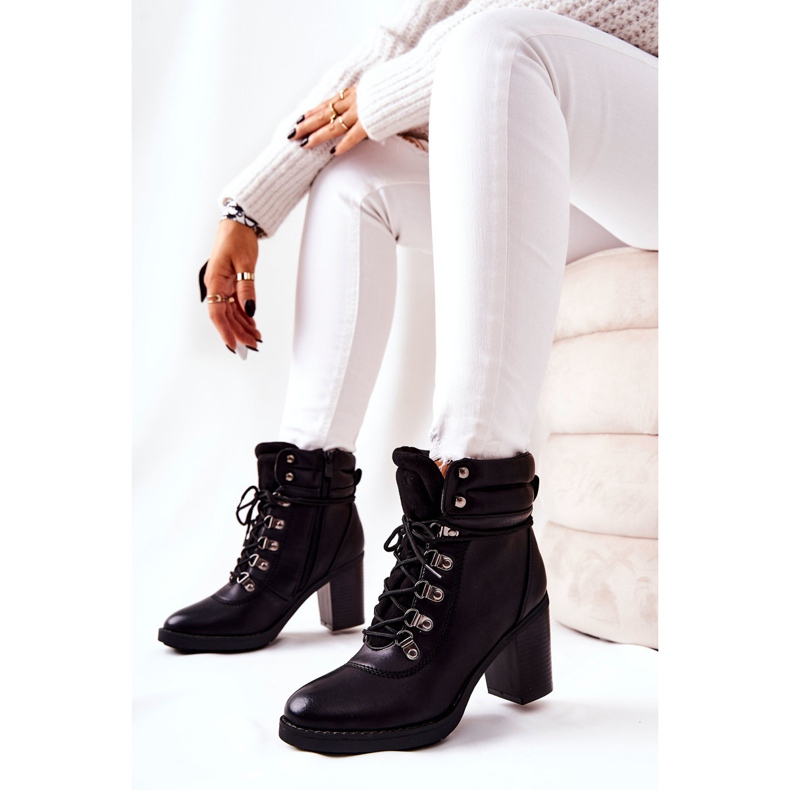 Warme Stiefel auf einem Post Black Charmmis schwarz 2