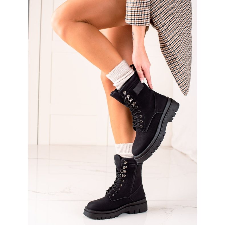 TRENDI Klassische schwarze Trapper 1