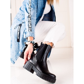 Seastar Schwarze Stiefel auf der Plattform 2