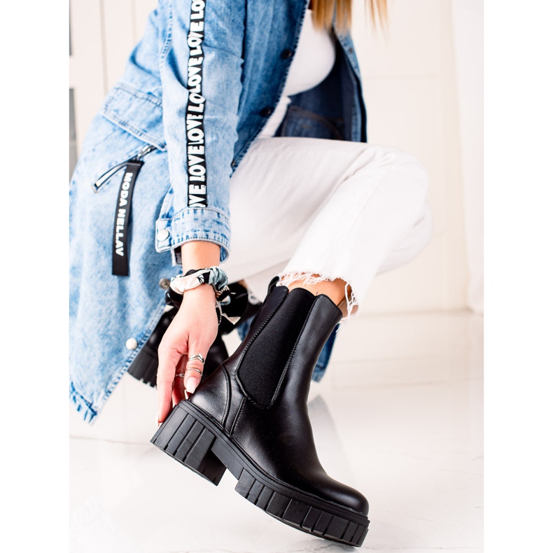 Seastar Schwarze Stiefel auf der Plattform 2