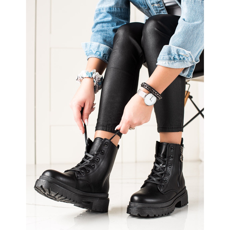 TRENDI Schwarze Trapper mit Reißverschluss 2