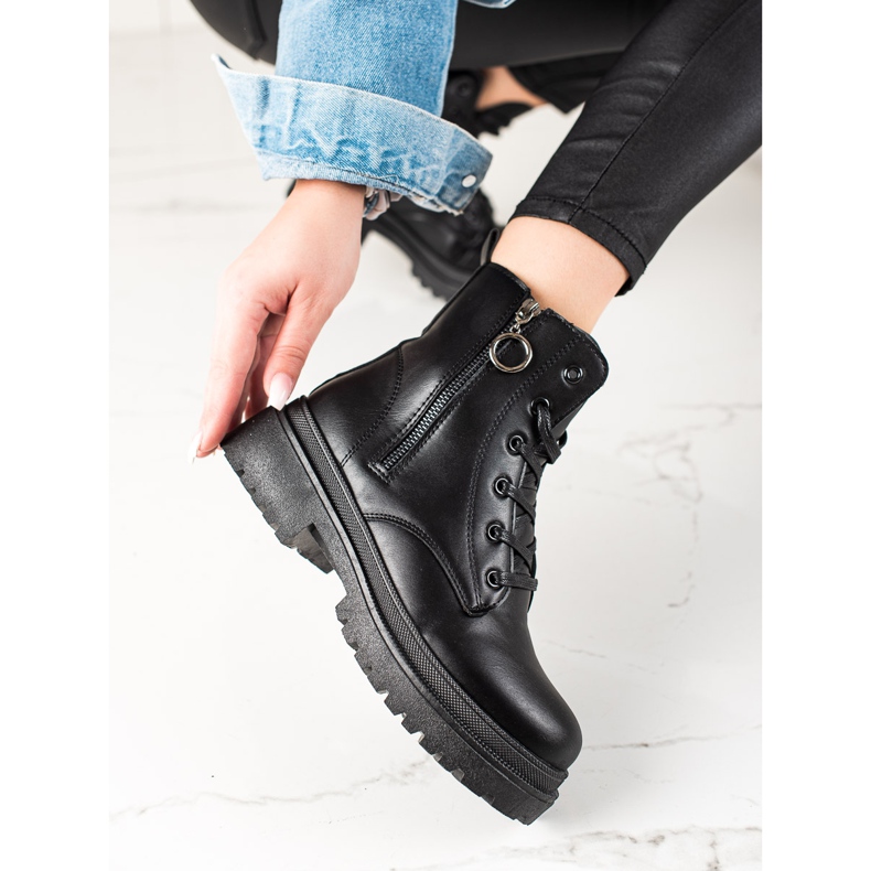 TRENDI Schwarze Trapper mit Reißverschluss 1