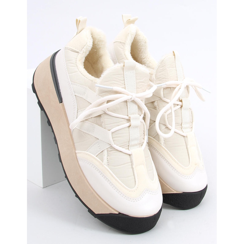 Homi Beige isolierte Sportschuhe 1