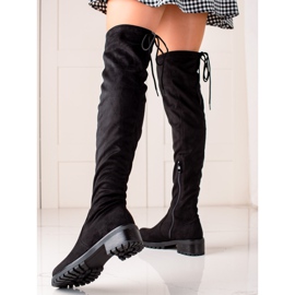 Kayla Klassische schwarze Musketiere 1