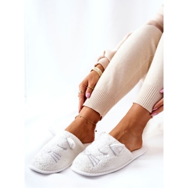 Glänzende Kätzchenhausschuhe mit weißen Kaisy-Ohren 2