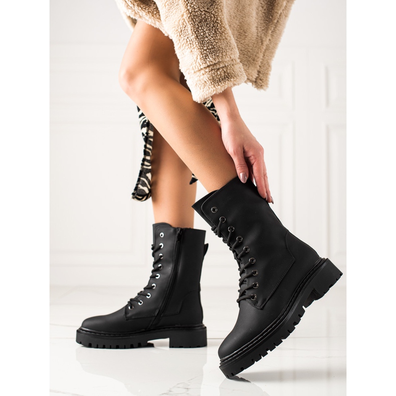 Erynn Klassische schwarze Worker-Schnürung 1