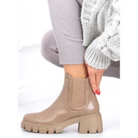 Stiefel auf einer hohen Gunno Khaki Sohle beige 1