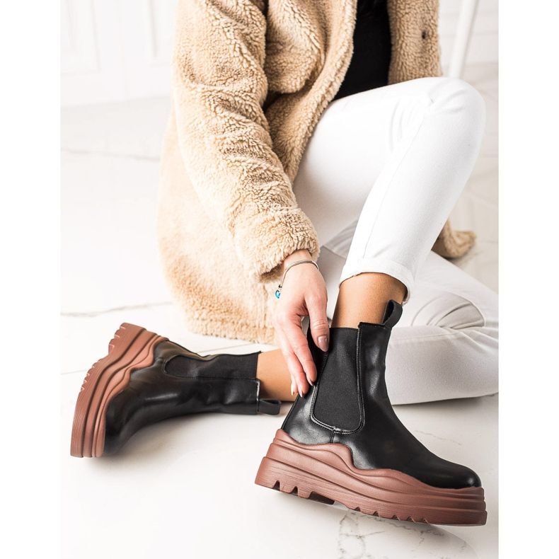 TRENDI Chelsea Boots auf der Fashion-Plattform schwarz 1