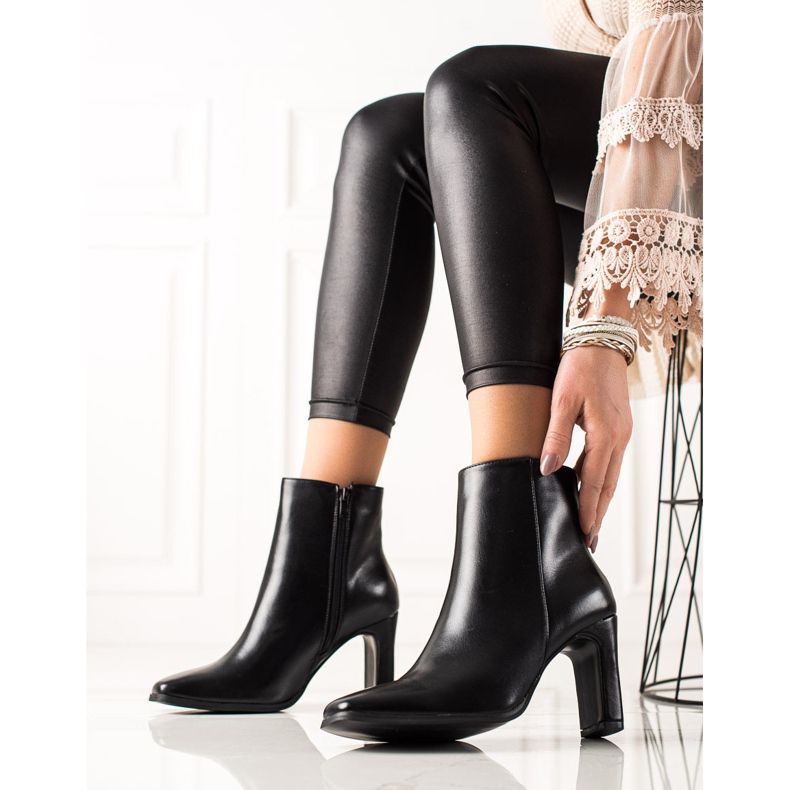 TRENDI Klassische Stiefel mit hohen Absätzen schwarz 1