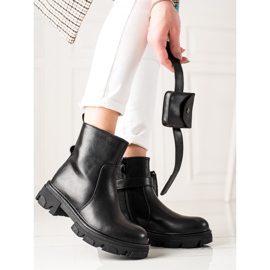 TRENDI Niedrige Stiefel mit einer Tasche schwarz 1