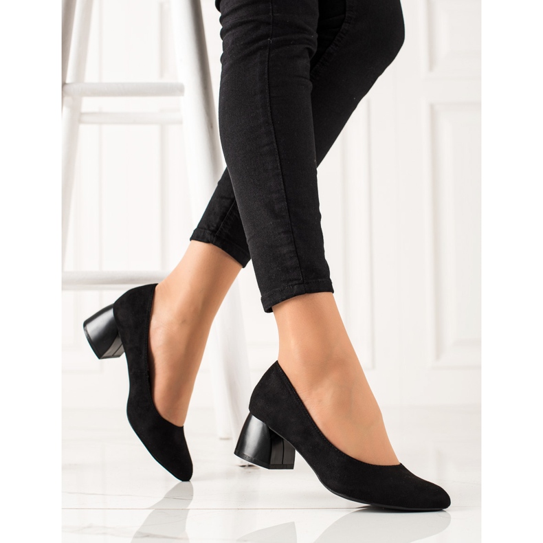 M.Daszyński Schwarze Pumps auf niedrigen Absätzen 1