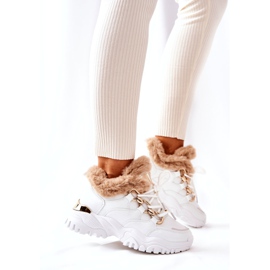 PM1 Weiße, isolierte Sportschuhe aus glänzendem Leder 2