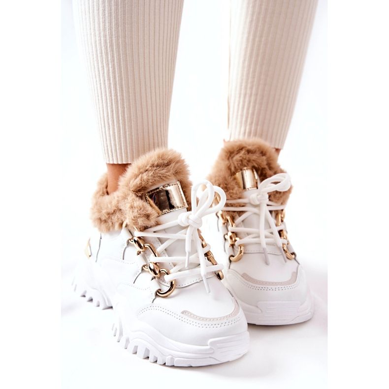 PM1 Weiße, isolierte Sportschuhe aus glänzendem Leder 3