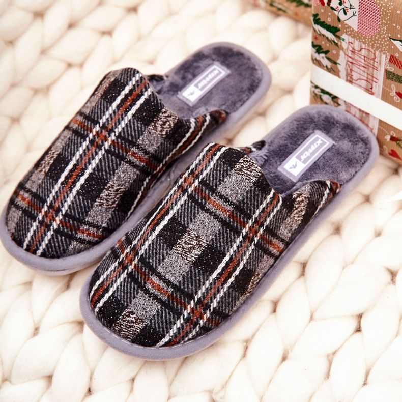 WJ1 Warme grau karierte Herrenhausschuhe Whisper braun 2