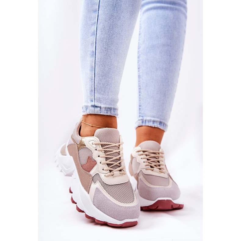 WS1 Sportschuhe auf der beigefarbenen Alessia-Plattform 1