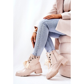 PL4 Lackierte warme Arbeiterinnen mit beigen Perlen 1