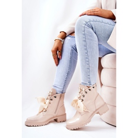 PL4 Lackierte warme Arbeiterinnen mit beigen Perlen 2