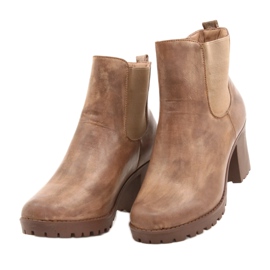 Beige Stiefel am Auger Post braun 2