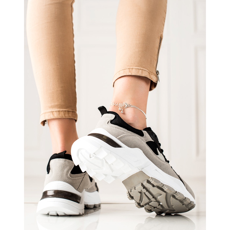 Sweet Shoes Graue und schwarze Turnschuhe 1