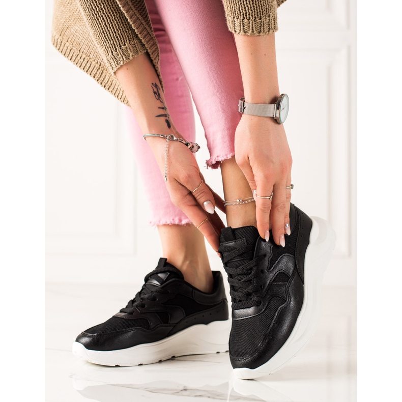 TRENDI Klassische schwarze Turnschuhe 2