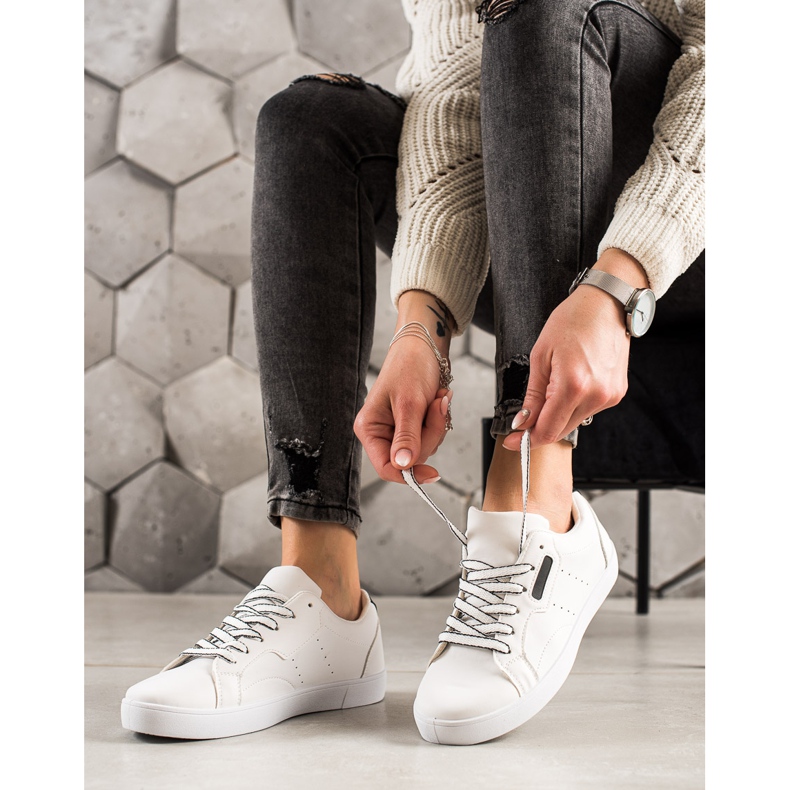 TRENDI Leichte Sportschuhe aus Eco-Leder weiß schwarz 1