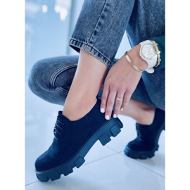 Schuhe auf einer dicken Apoll Black-Sohle schwarz 2