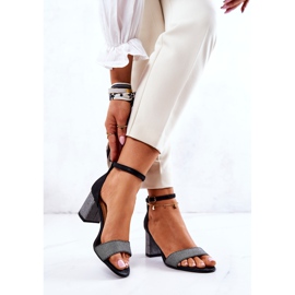 PA2 Ledersandalen auf einer Bar Schwarz und Silber Lorene 2