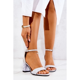 PA2 Ledersandalen auf einem silbernen Lorene-Stab silber- grau 1