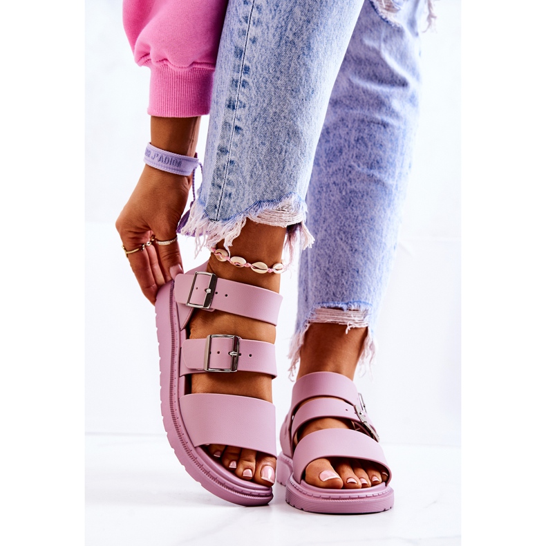 FM1 Reese's Purple Buckle Sandalen lila 2