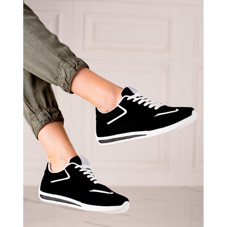 TRENDI Leichte Sportschuhe schwarz 1