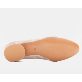 Marco Shoes Beige Wildlederballerinas mit goldener Verzierung 1