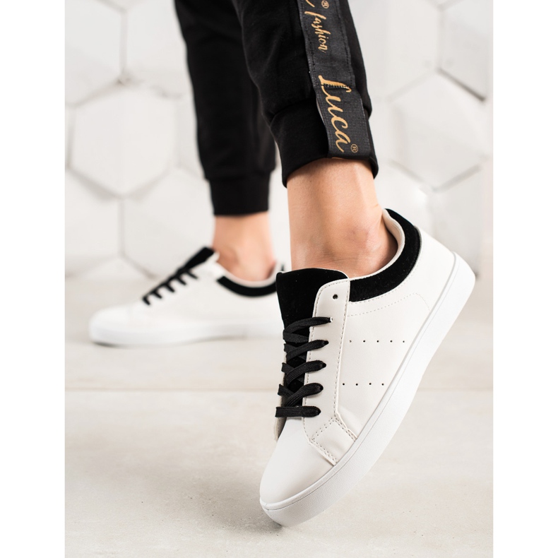 TRENDI Weiße Sportschuhe mit Öko-Leder schwarz 1