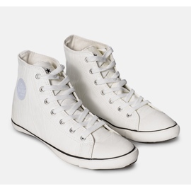 Weiße Turnschuhe von Shape of You 1