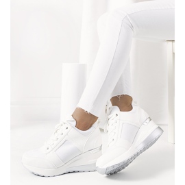 Weiße Turnschuhe auf dem Lockett-Keil silber- 1