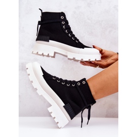 PS1 Treu gebundene schwarze Stiefel 1