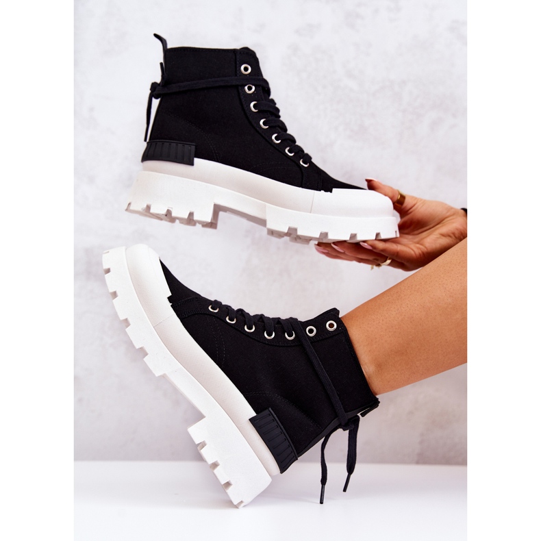 PS1 Treu gebundene schwarze Stiefel 1