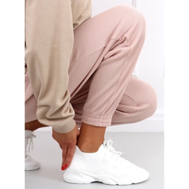 Fresto Sportschuhe mit weißen Socken 2