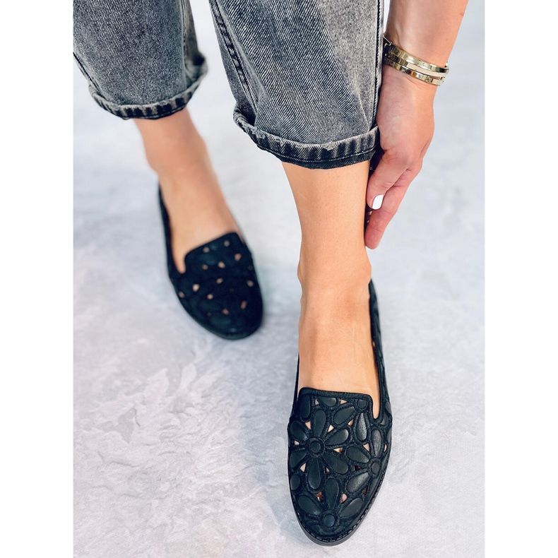 Ragna Schwarze durchbrochene Ballerinas 1