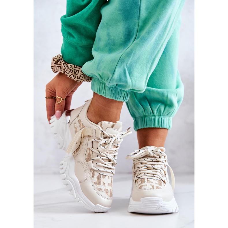 Turnschuhe auf einer massiven Sohle Beige Ihr Stil 2