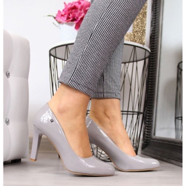 Lackierte Pumps am Sergio Leone W SK3G Pfosten grau 2