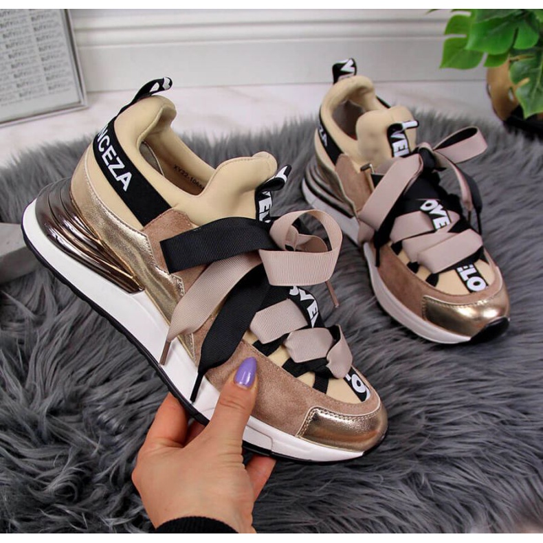 Sneakers mit Aufschrift Vinceza W JAN49A beige 1