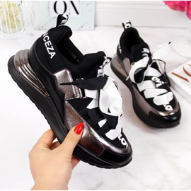 Schwarze Sneaker mit Vinceza W JAN49B Aufschrift 1