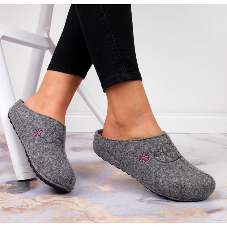 Hausschuhe mit Stickerei Panto Fino W INT1632 grau 1