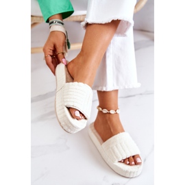 FJ1 Hausschuhe Hausschuhe auf einer hellbeigen Lilly-Plattform 1