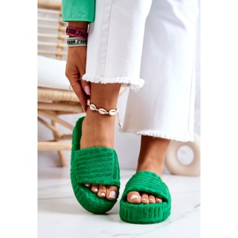 FJ1 Hausschuhe auf der grünen Lilly-Plattform 1